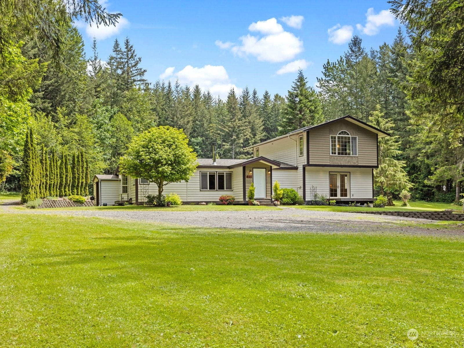 Property Photo:  617 185th Avenue NE  WA 98290 