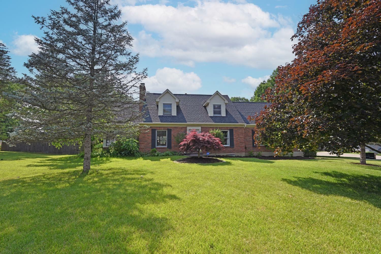 Property Photo: 1401 Amesbury Dr OH 45231