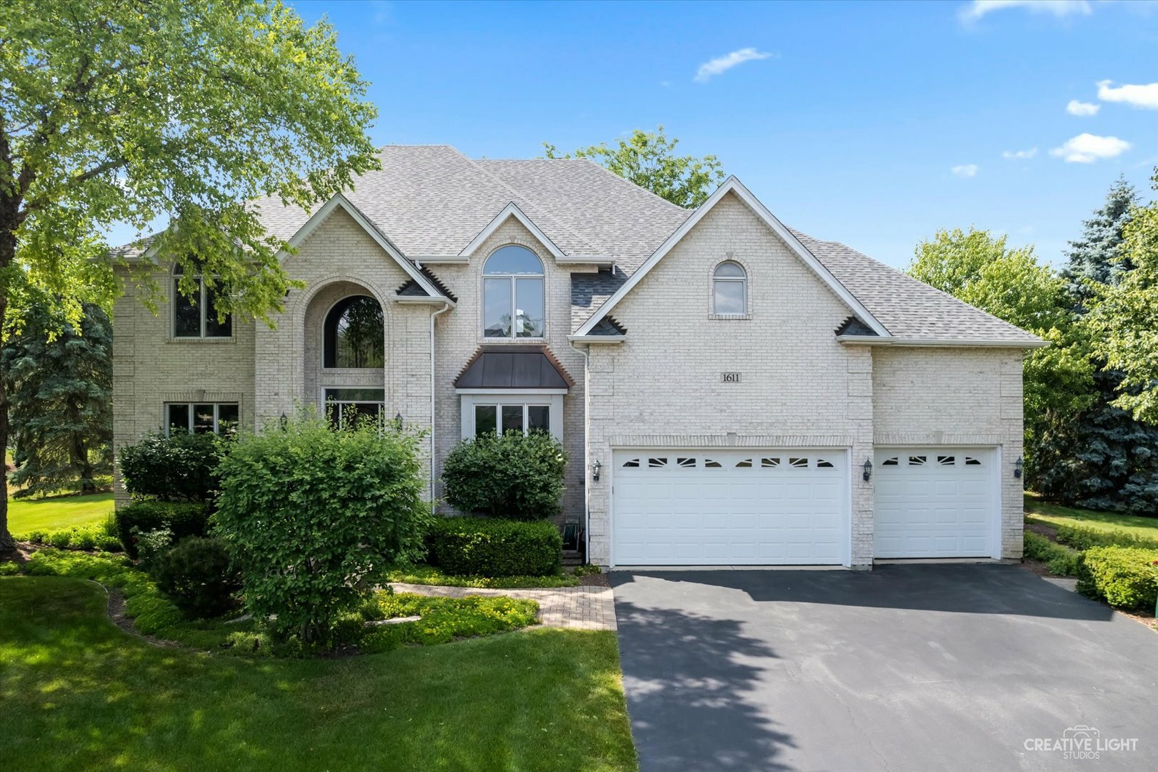 Property Photo: 1611 Vincent Court IL 60564