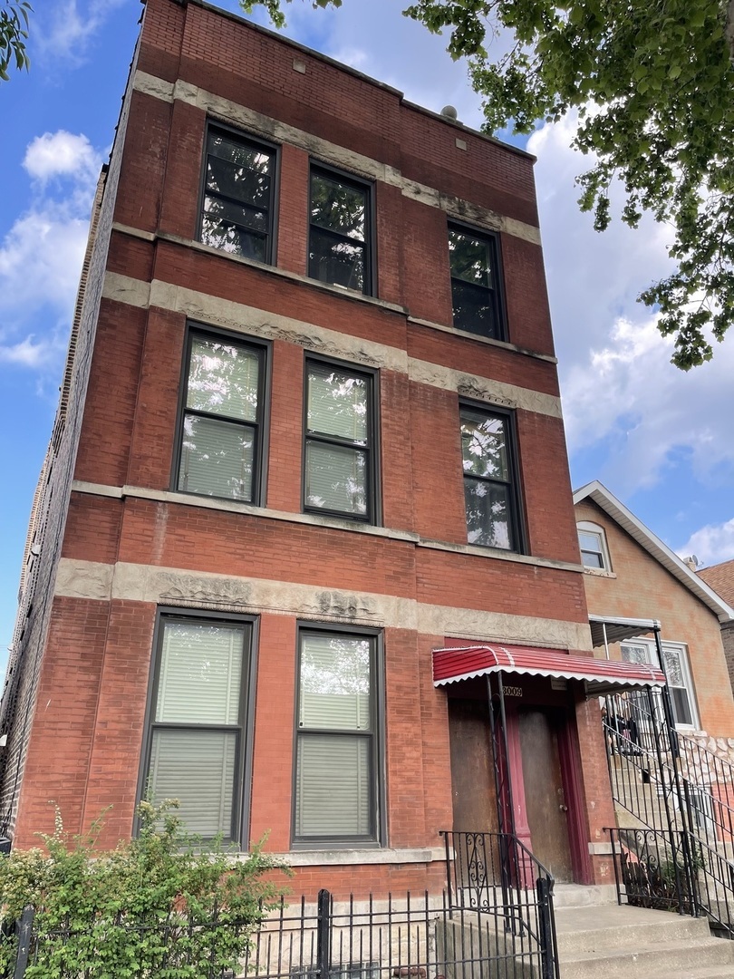 Property Photo: 3009 S Parnell Avenue 2R IL 60616