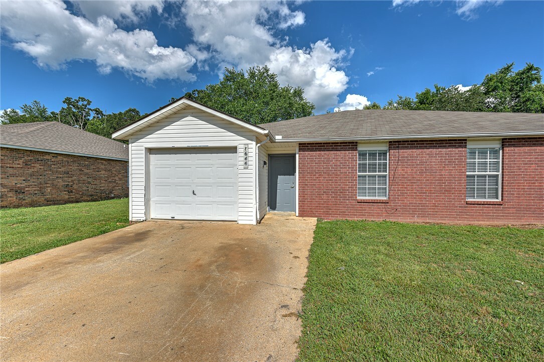 Property Photo:  1644 N Boxley Avenue  AR 72704 