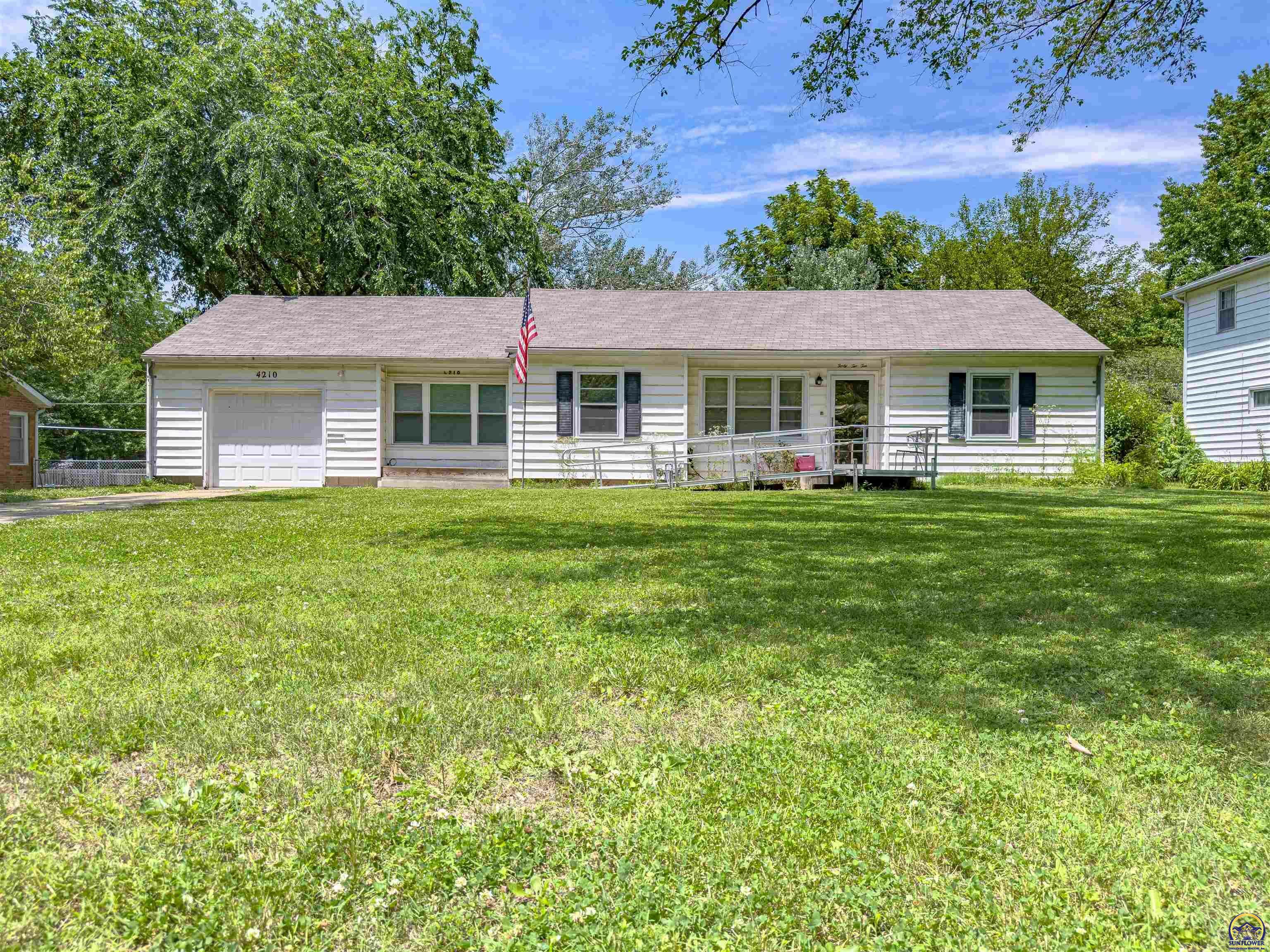 Property Photo:  4210 SW 17th St  KS 66604 