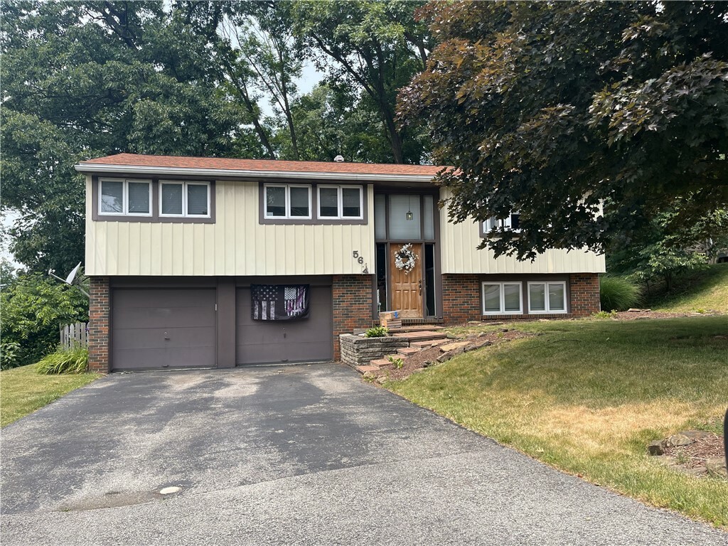 Property Photo: 564 Surfside Dr PA 15239