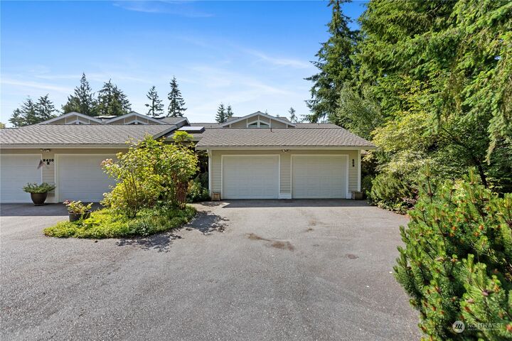 Property Photo: 2410 James Place 503 WA 98260