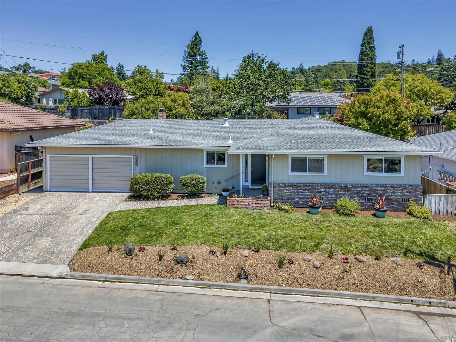 Property Photo:  2304 Eastwood Drive  CA 95404 