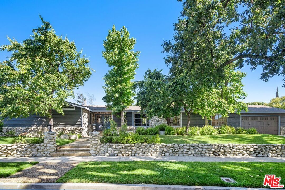 Property Photo:  23331   Los Encinos Way  CA 91367 