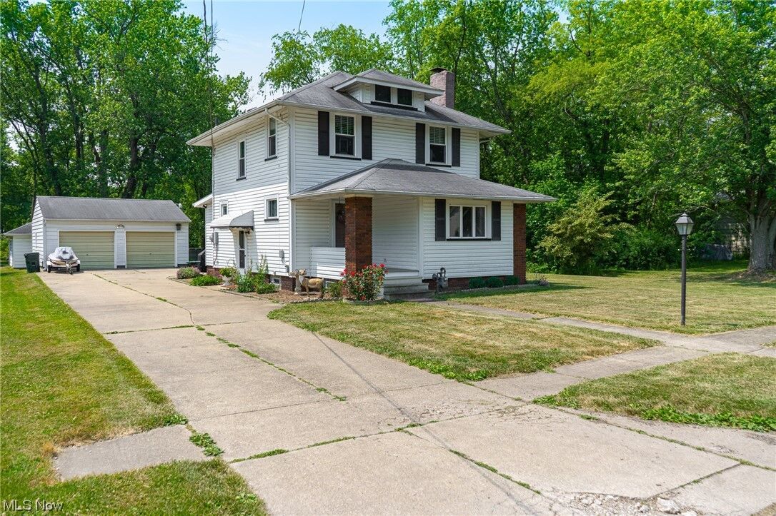 Property Photo: 7918 Oakdale Street NW OH 44646