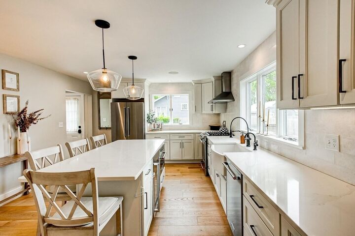 Property Photo:  6 Everett Street  MA 02180 