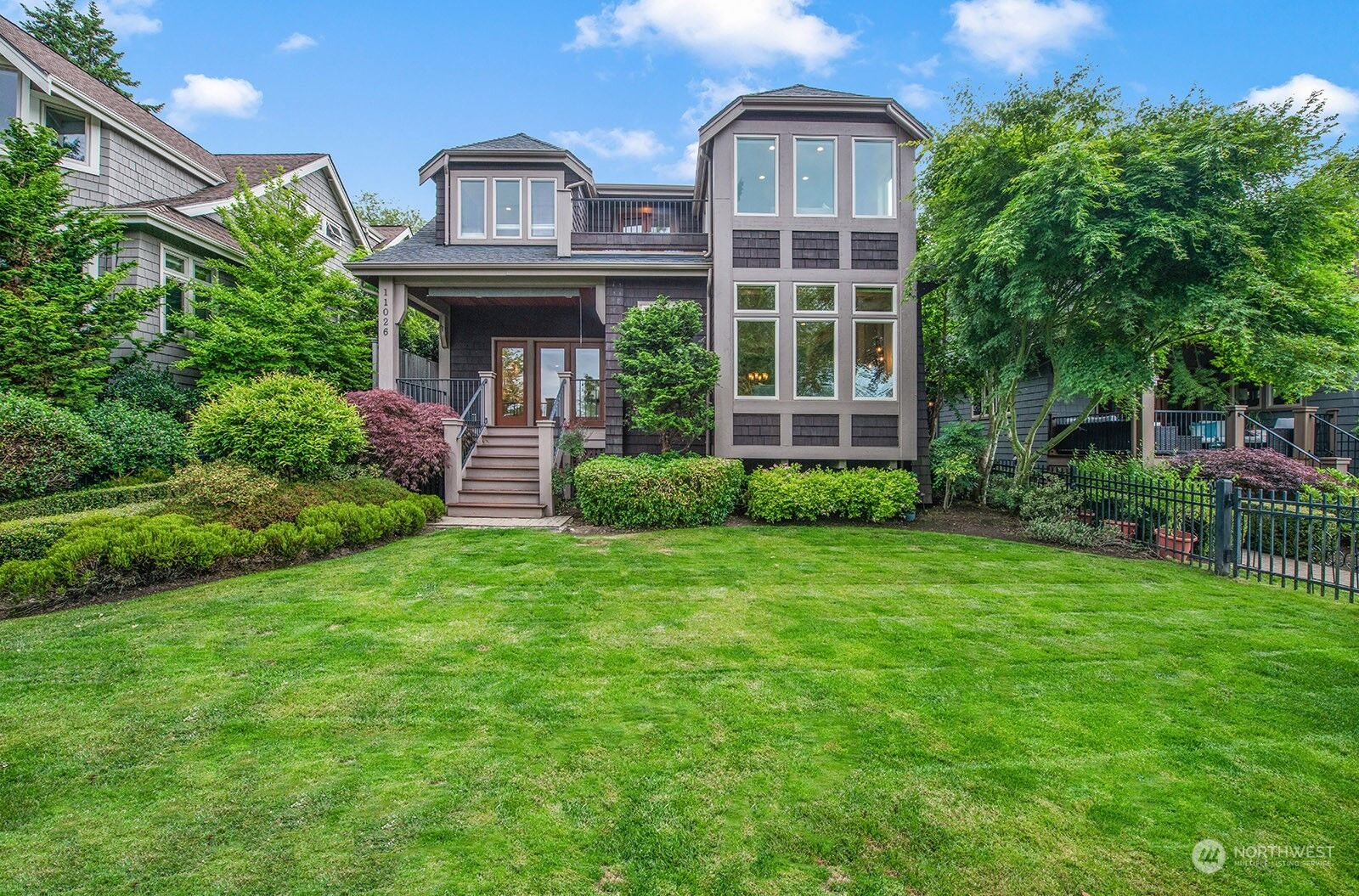 Property Photo:  11026 101st Place NE  WA 98033 