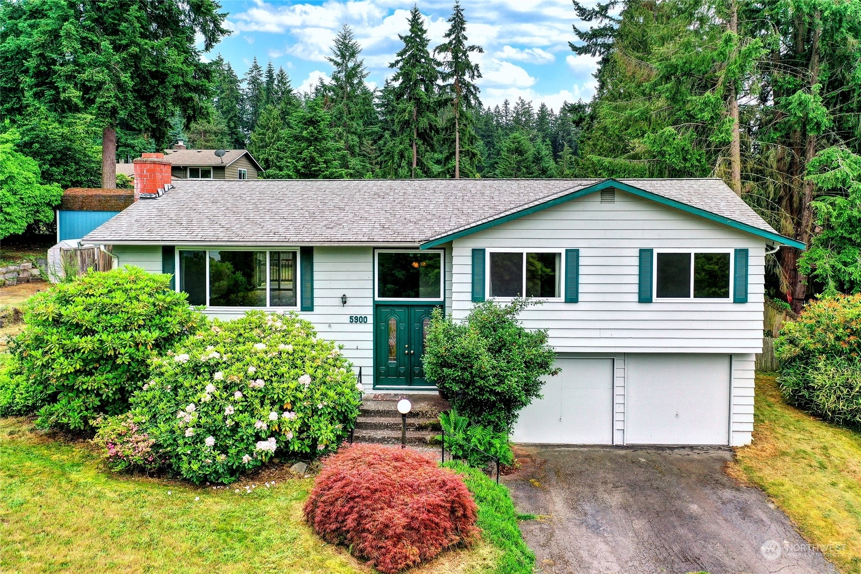 Property Photo:  5900 148th Place SW  WA 98026 