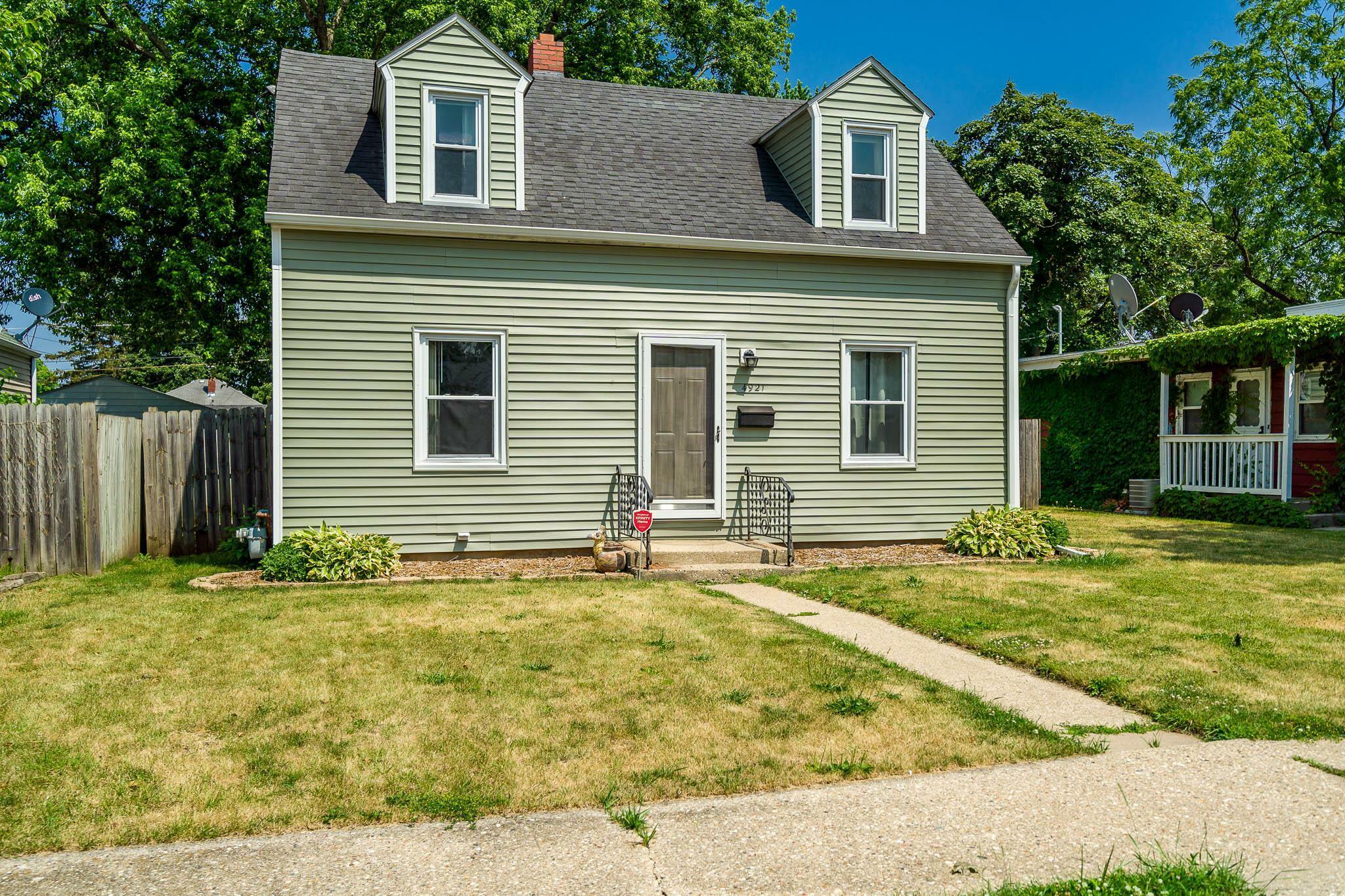 Property Photo:  4921 Arlington  IL 61111 