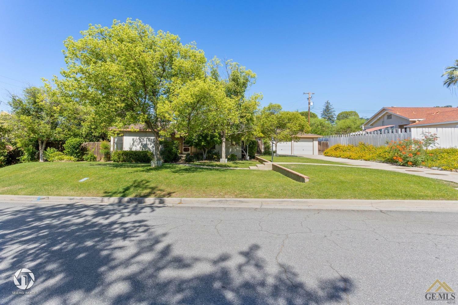 Property Photo:  3020 N Inyo Street  CA 93305 