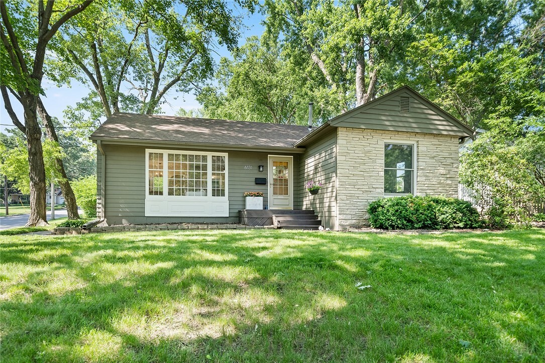 6131 Harwood Drive  Des Moines IA 50312 photo