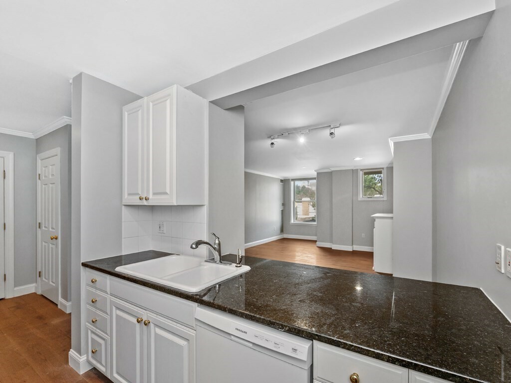 Property Photo:  65 Chelsea Street 104  MA 02129 