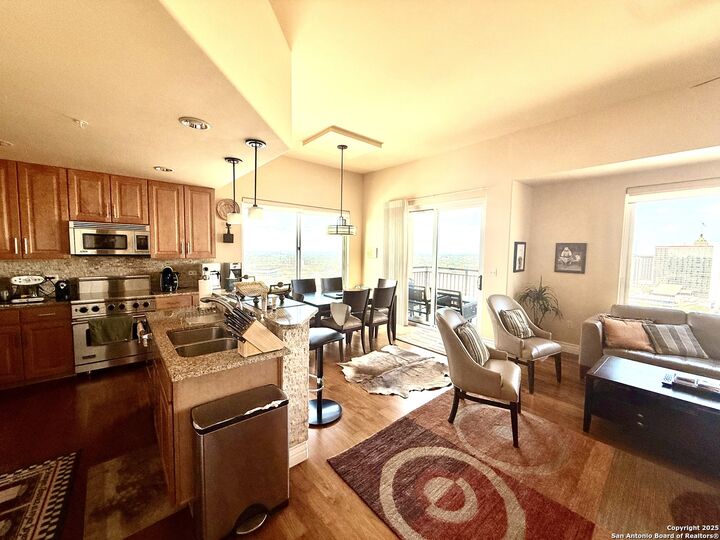 Property Photo:  215 N Center 1907  TX 78202 