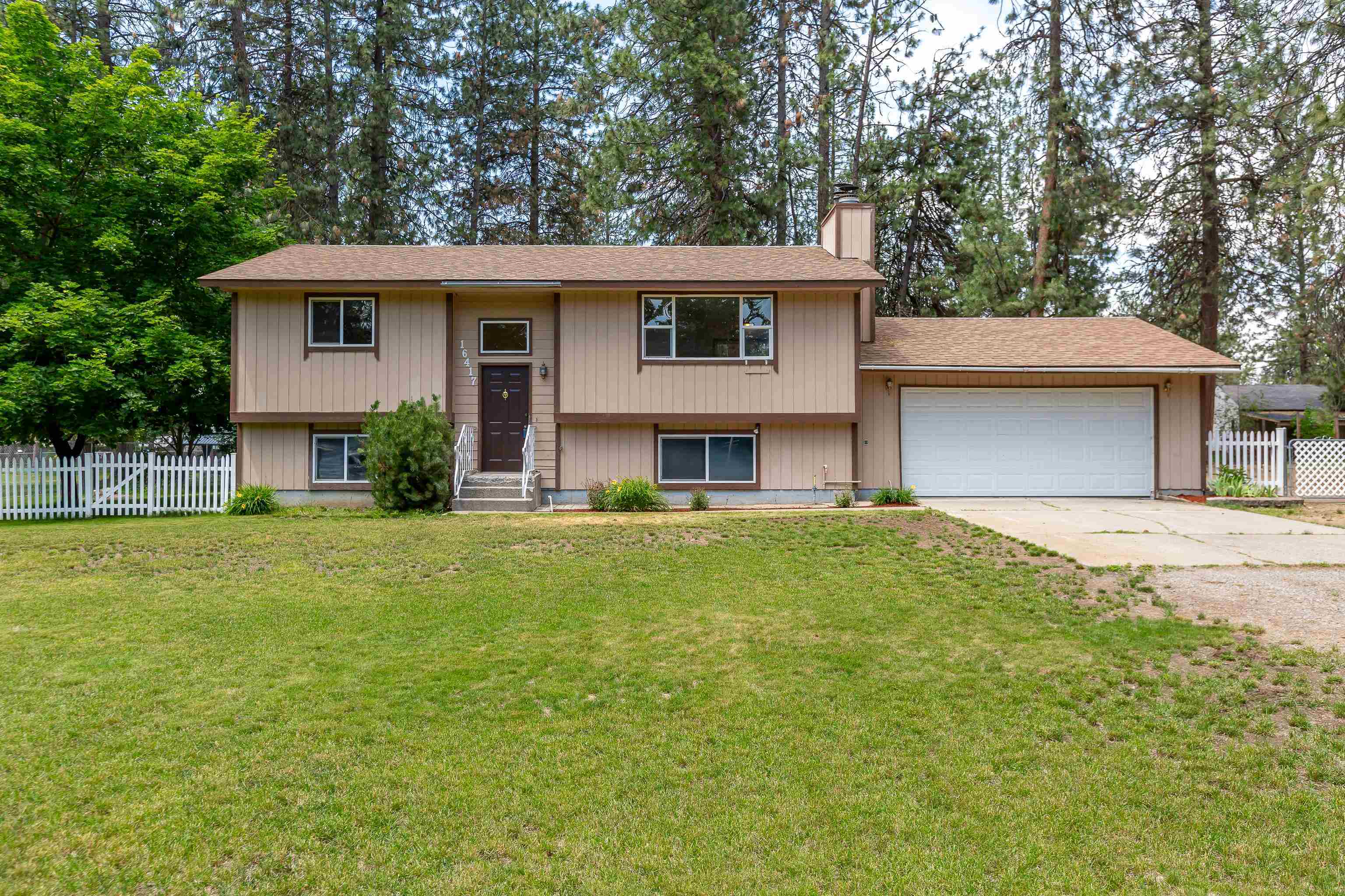 Property Photo:  16417 N Tamarac Ln  WA 99026 