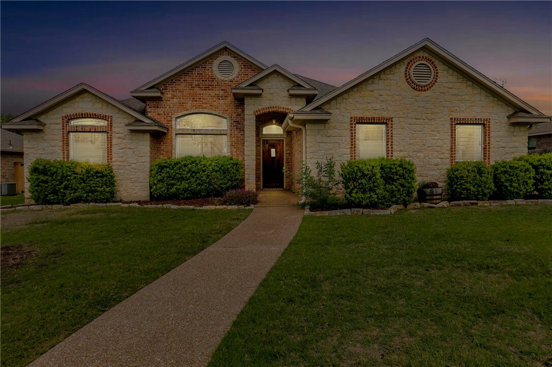 Property Photo:  710 Ver-Lo Drive  TX 76655 