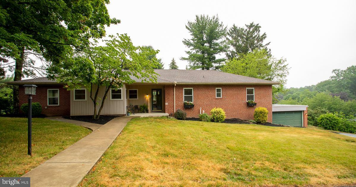 Property Photo:  1639 Clover Lane  PA 17403 