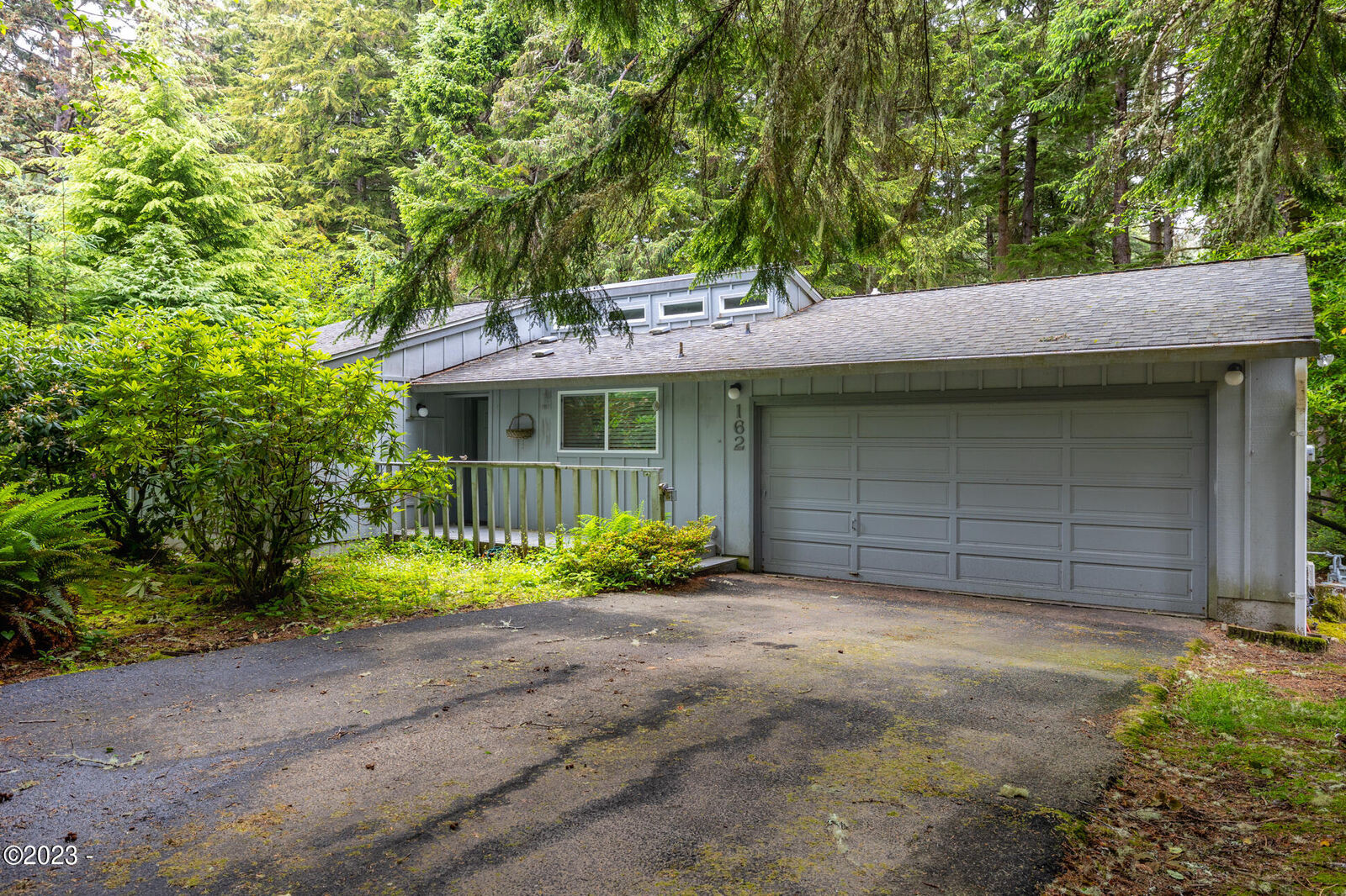 Property Photo: 162 SW The Pines OR 97341