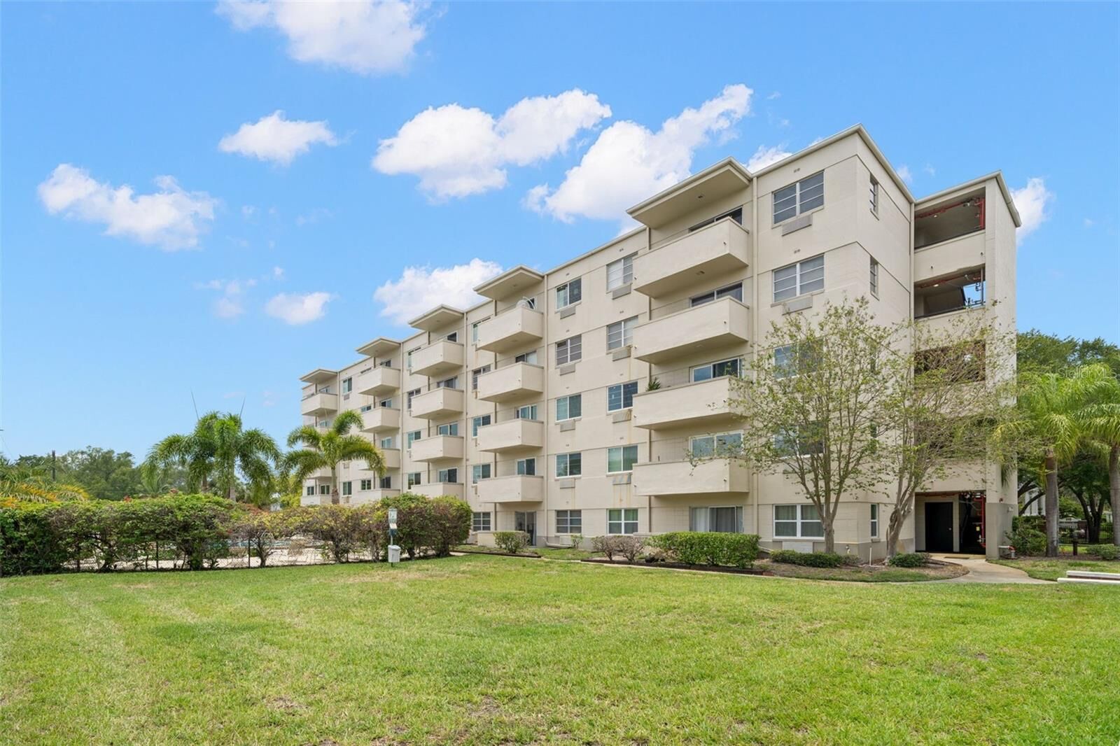 Property Photo:  406 W Azeele Street 307  FL 33606 
