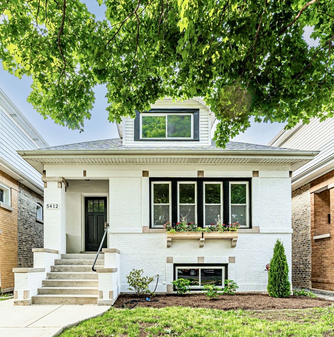 Property Photo: 5412 W Henderson Street IL 60641