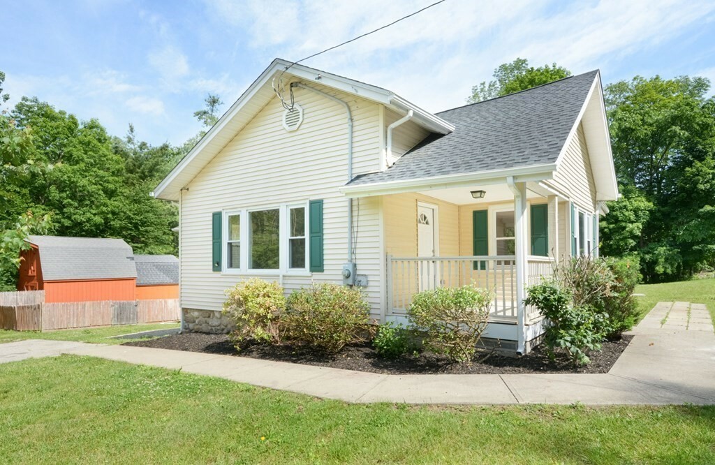 Property Photo:  230 Southbridge Rd  MA 01507 