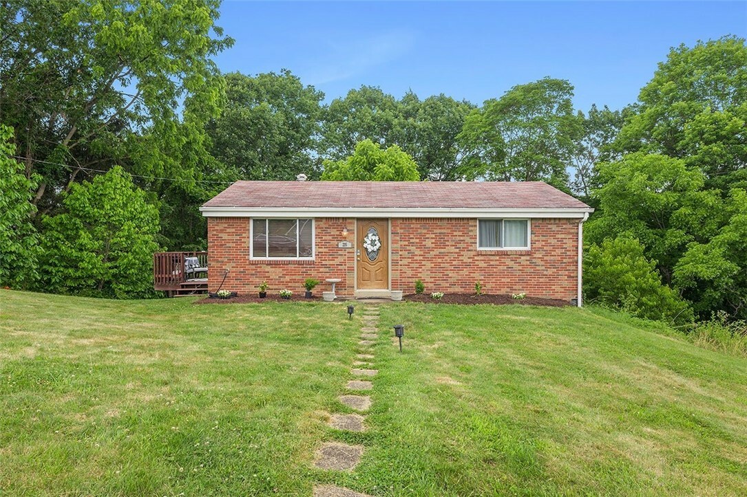 Property Photo:  215 Shellbark St  PA 15025 