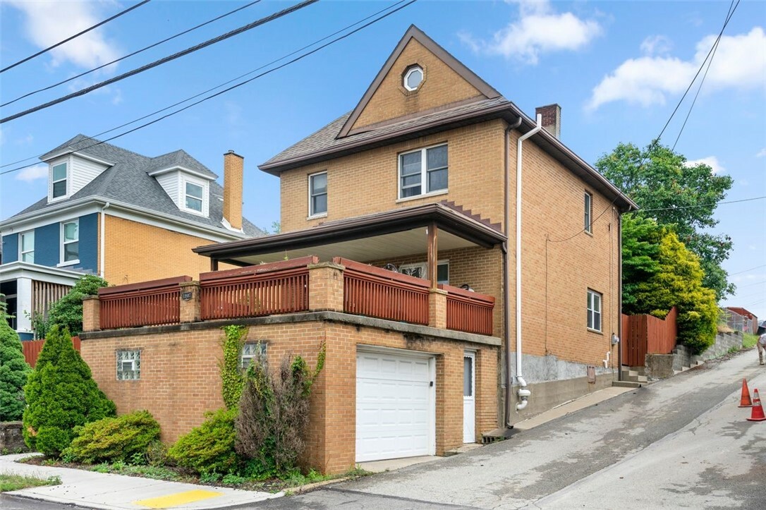 Property Photo:  1907 West St  PA 15120 