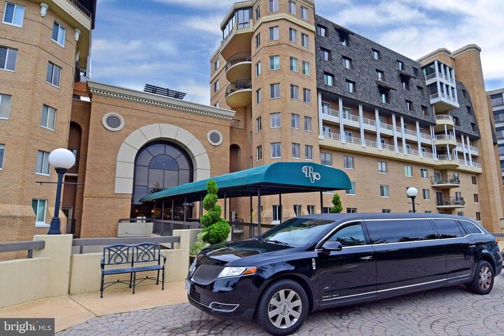 1250 S Washington Street 302  Alexandria VA 22314 photo