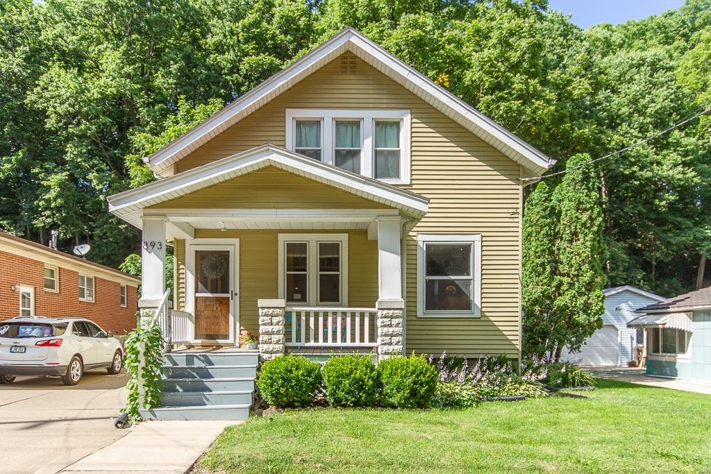 Property Photo:  893 W Locust Street  IA 52001 