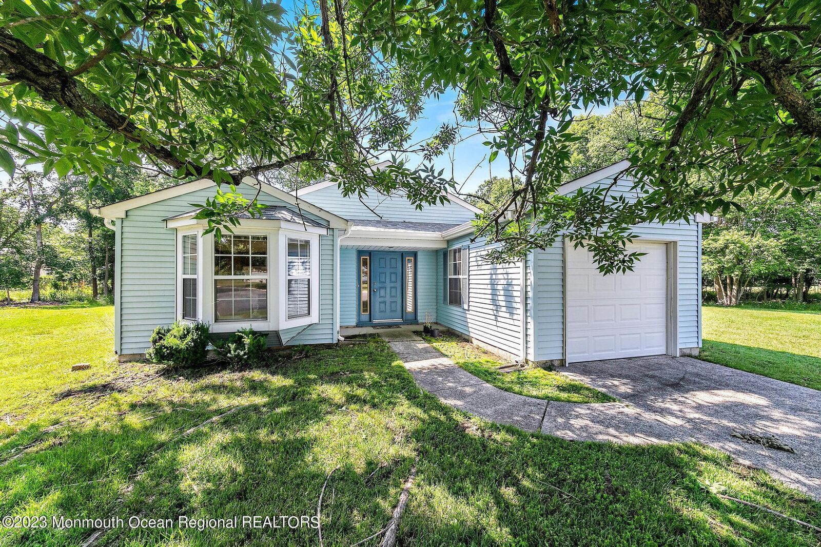 Property Photo:  407 Lenape Drive  NJ 08087 