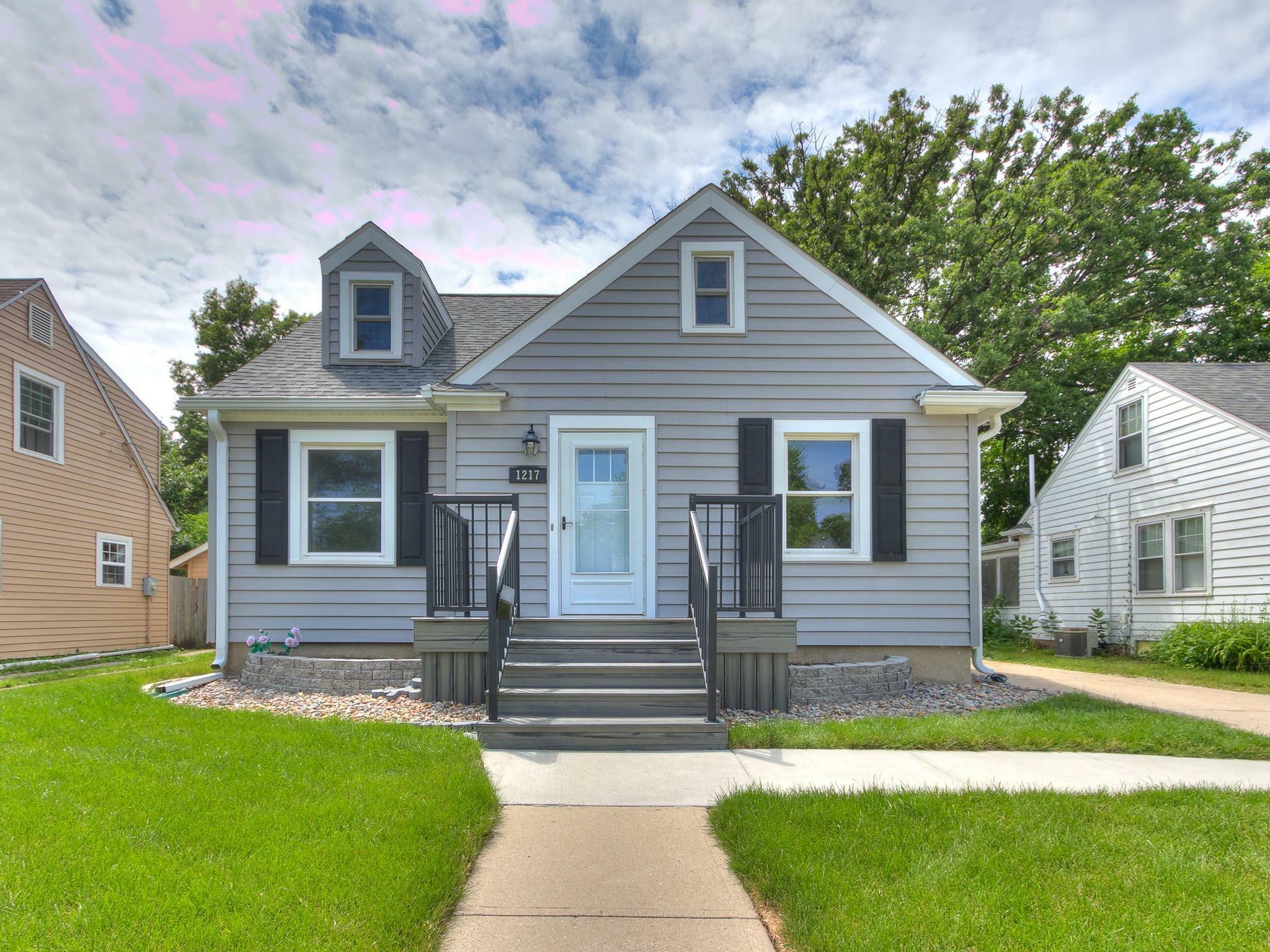 Property Photo:  1217 Harding Avenue  IA 50010 