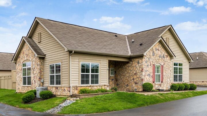 409 Dawn Lane  Heath OH 43056 photo