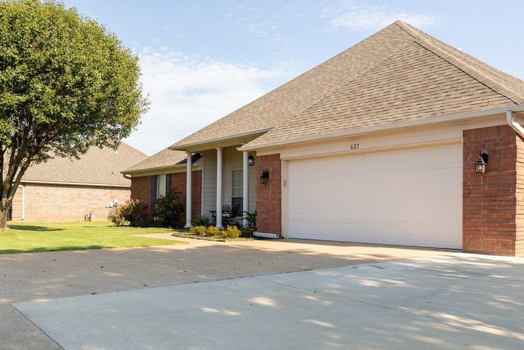 Property Photo:  437 Magnolia  AR 72364 