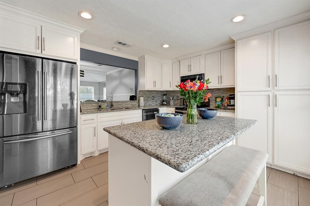 Property Photo: 8302 Summer Quail Drive TX 77489