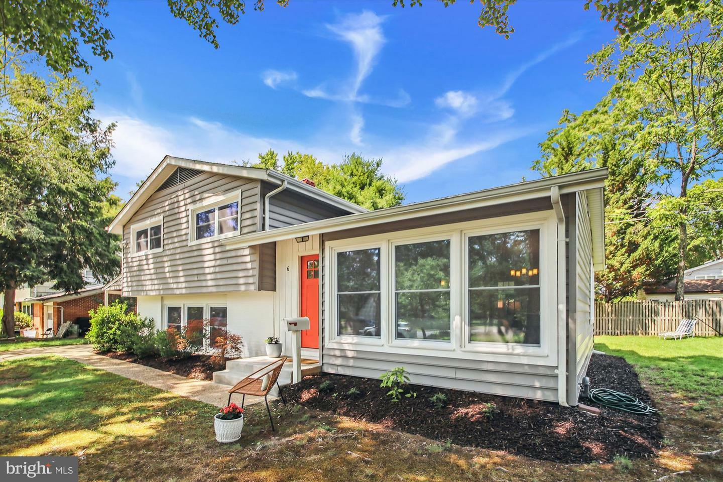 Property Photo: 6 Carole Court MD 21146