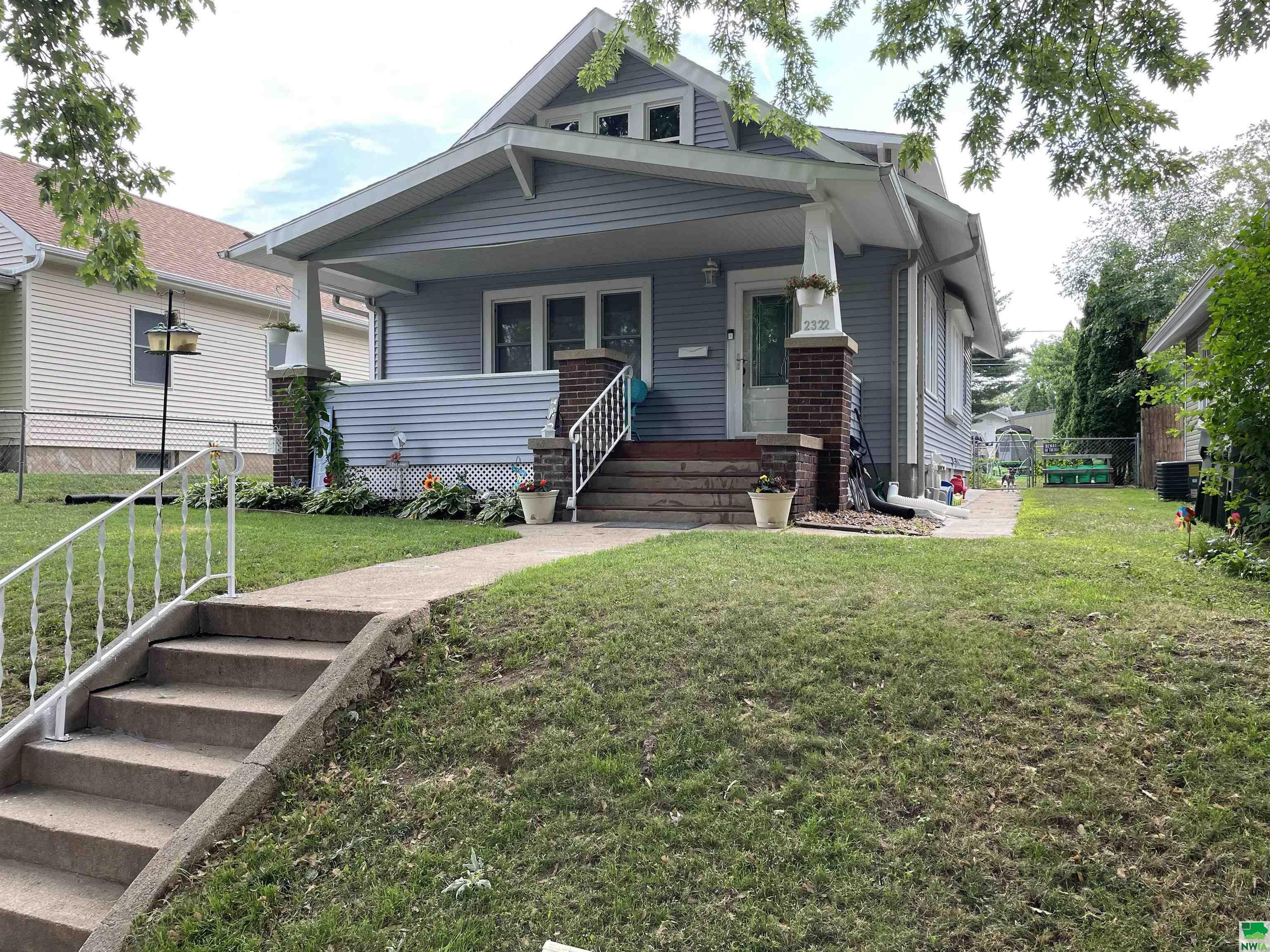 Property Photo:  2322 S Cedar St  IA 51106 