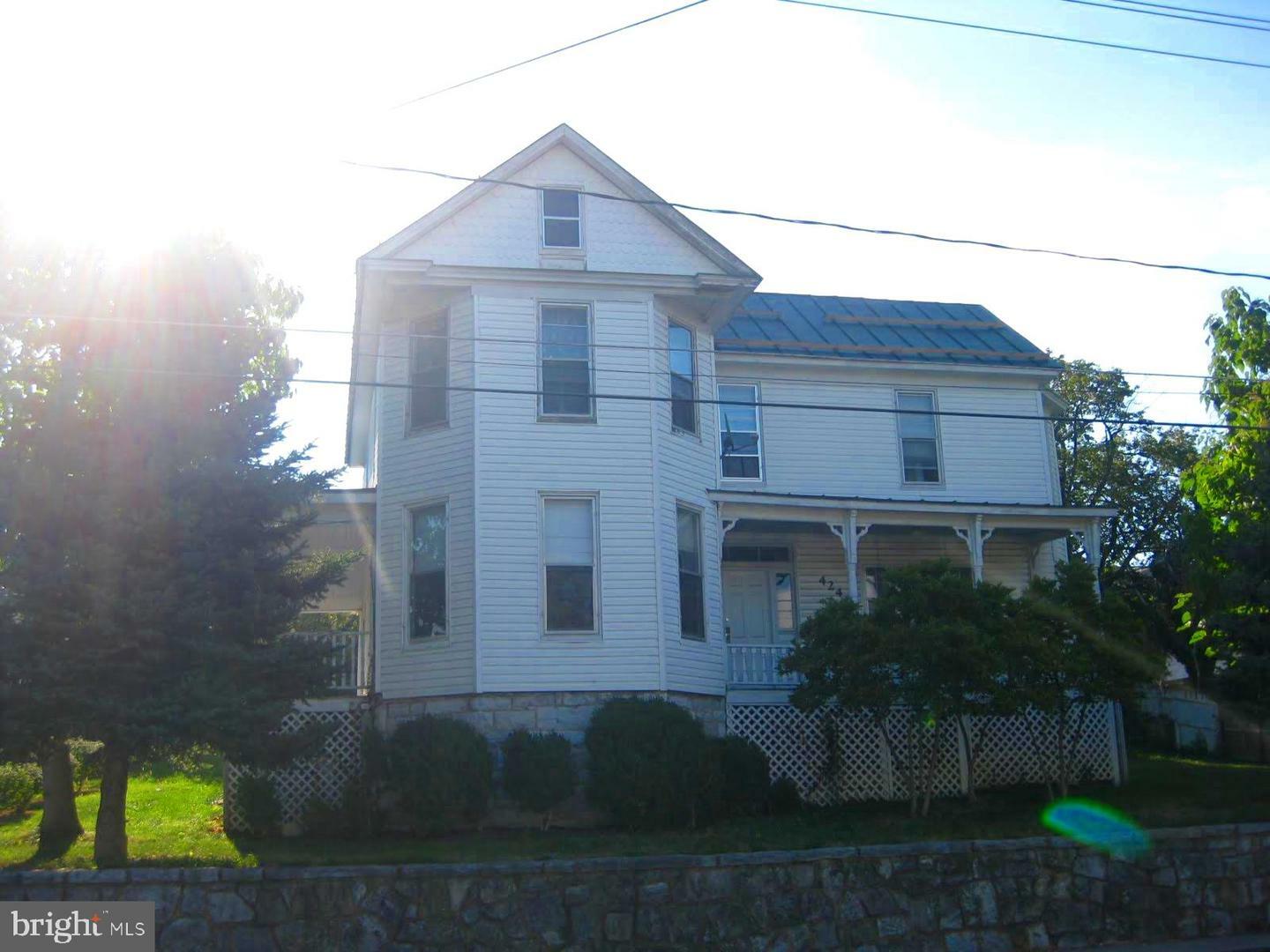 Property Photo: 424 N Massanutten Street VA 22657