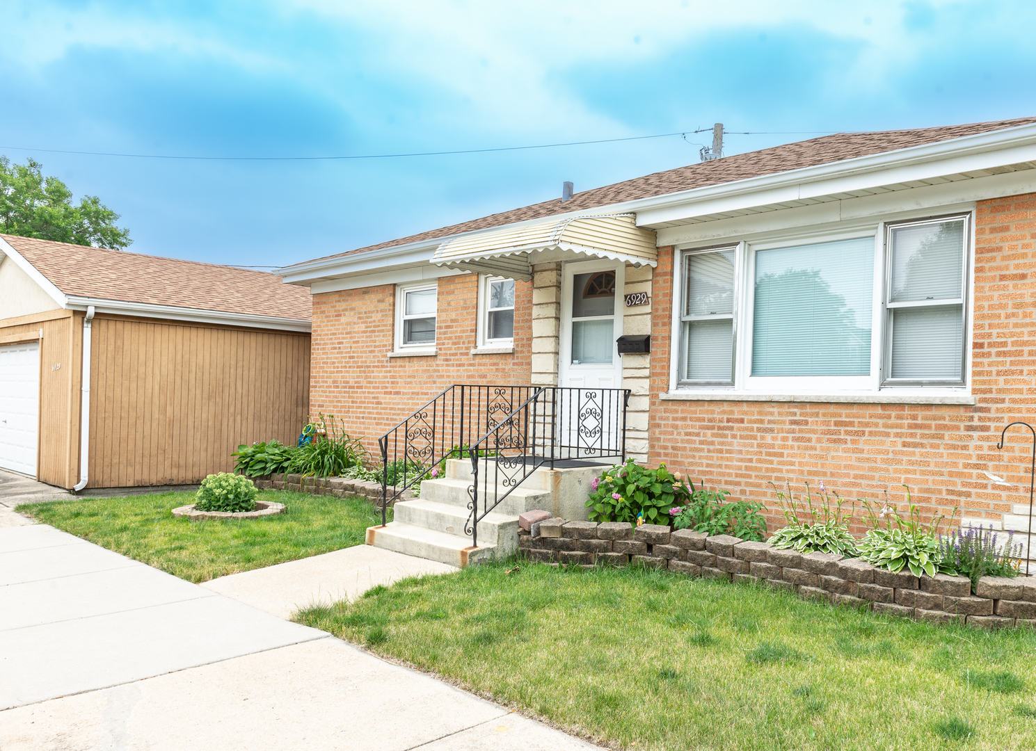 Property Photo: 6929 W Talcott Avenue IL 60631
