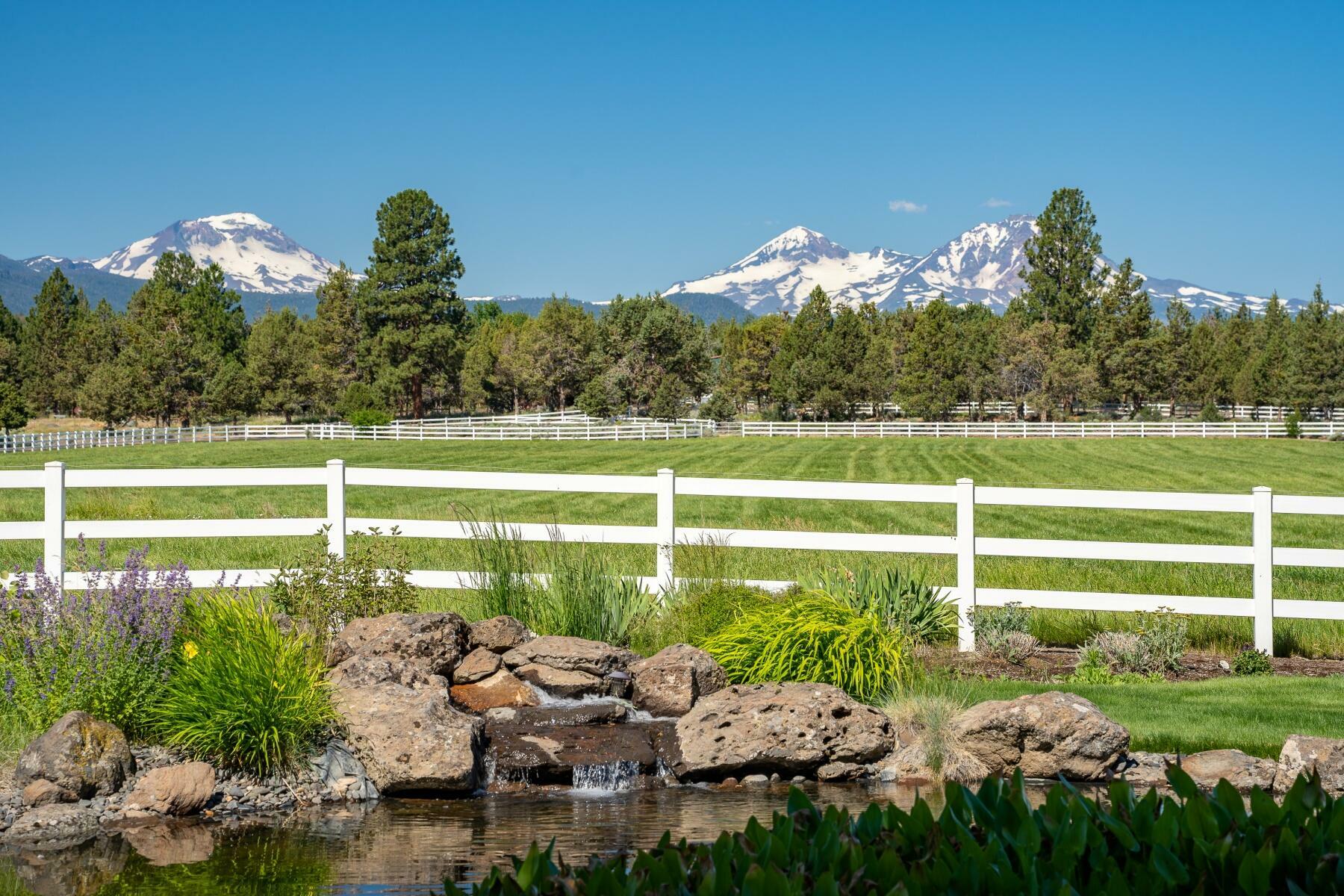Property Photo: 18611 Couch Market Road OR 97703