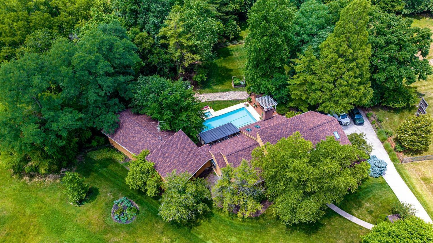 Property Photo: 7957 Count Fleet Ct OH 45052