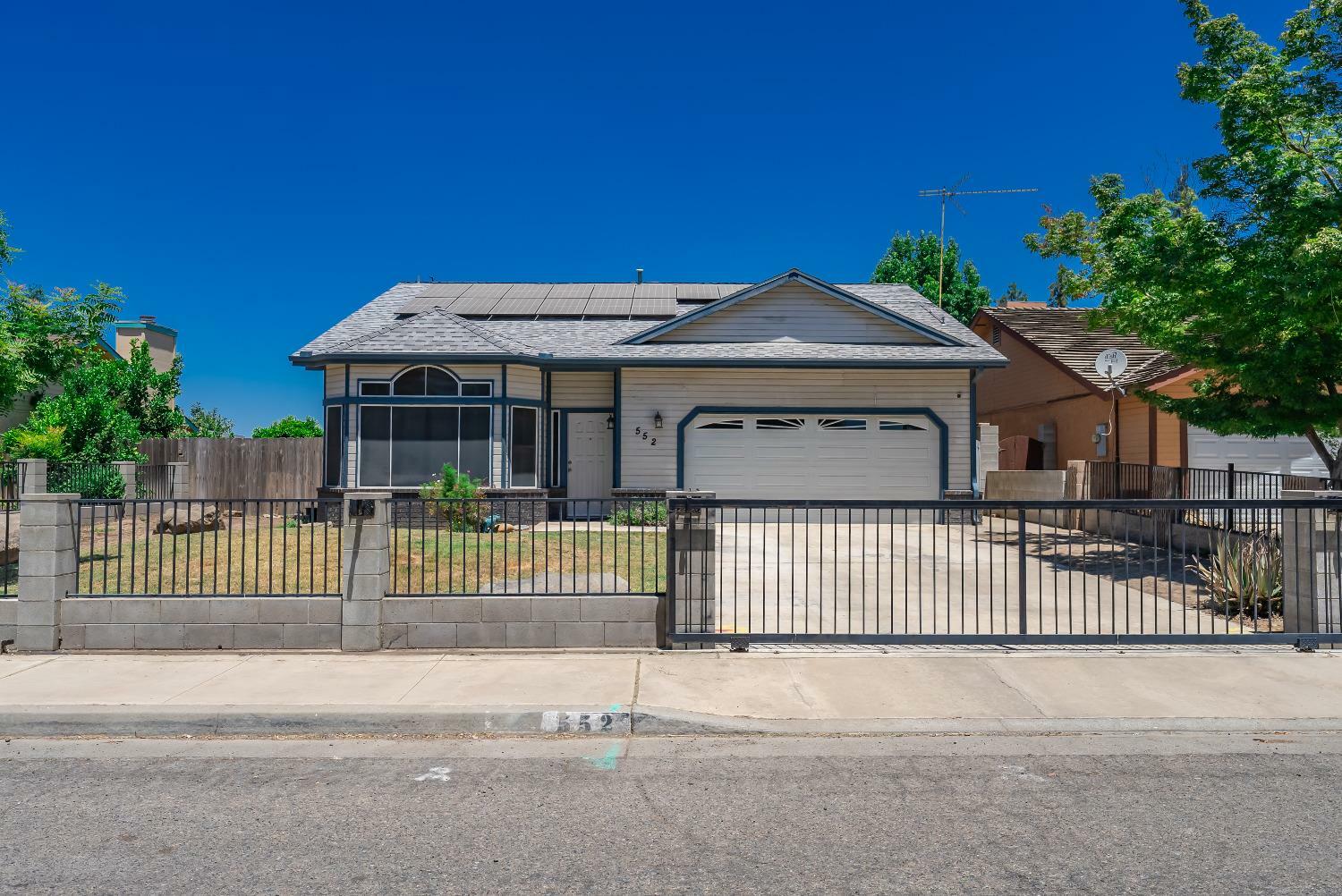 Property Photo:  552 W Citrus Drive  CA 93223 