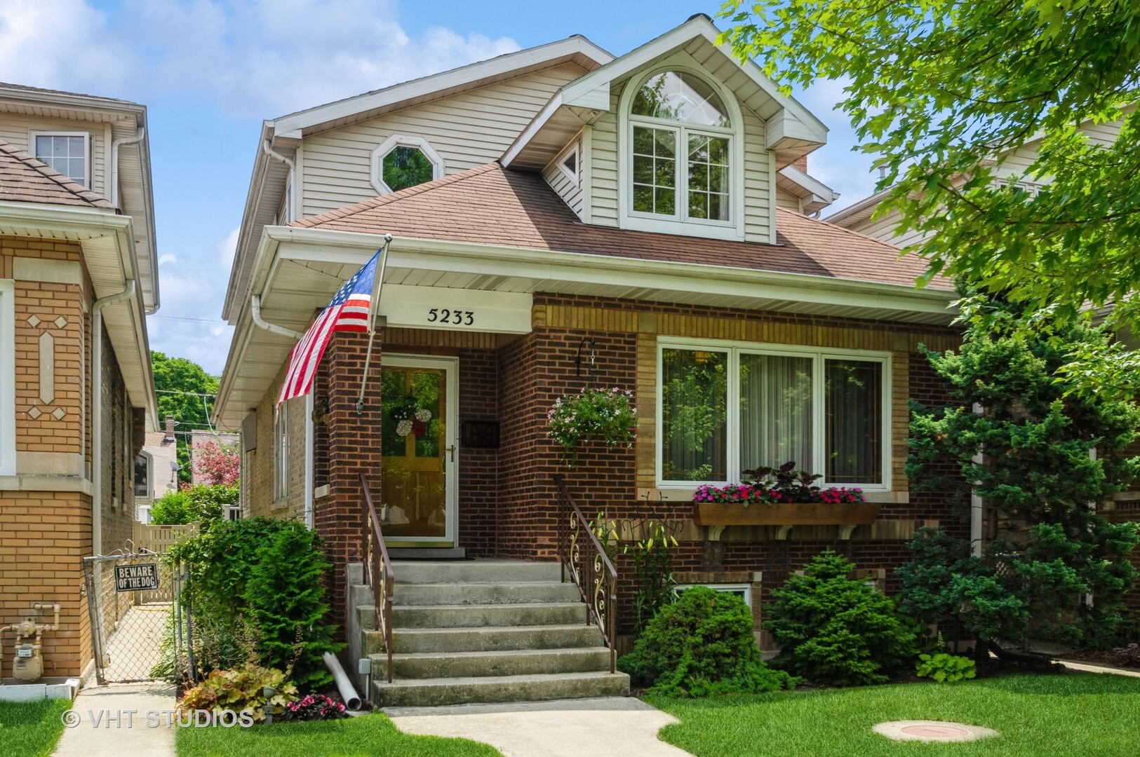 Property Photo: 5233 N Ludlam Avenue IL 60630