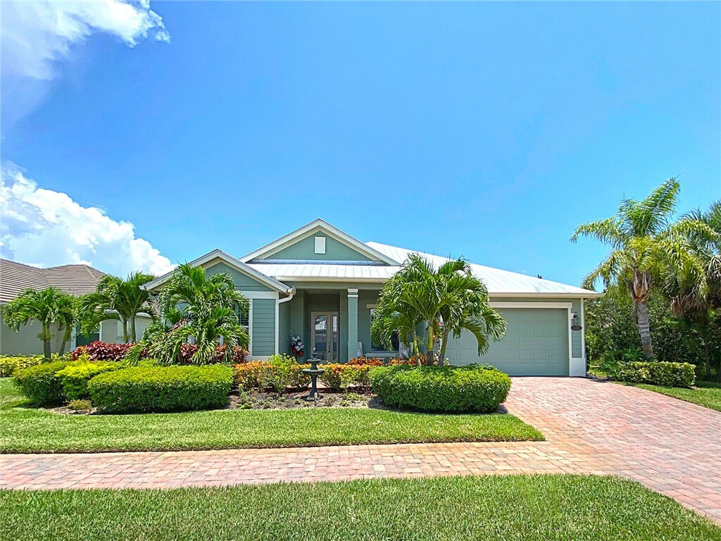 Property Photo:  430 11th Square SW  FL 32962 