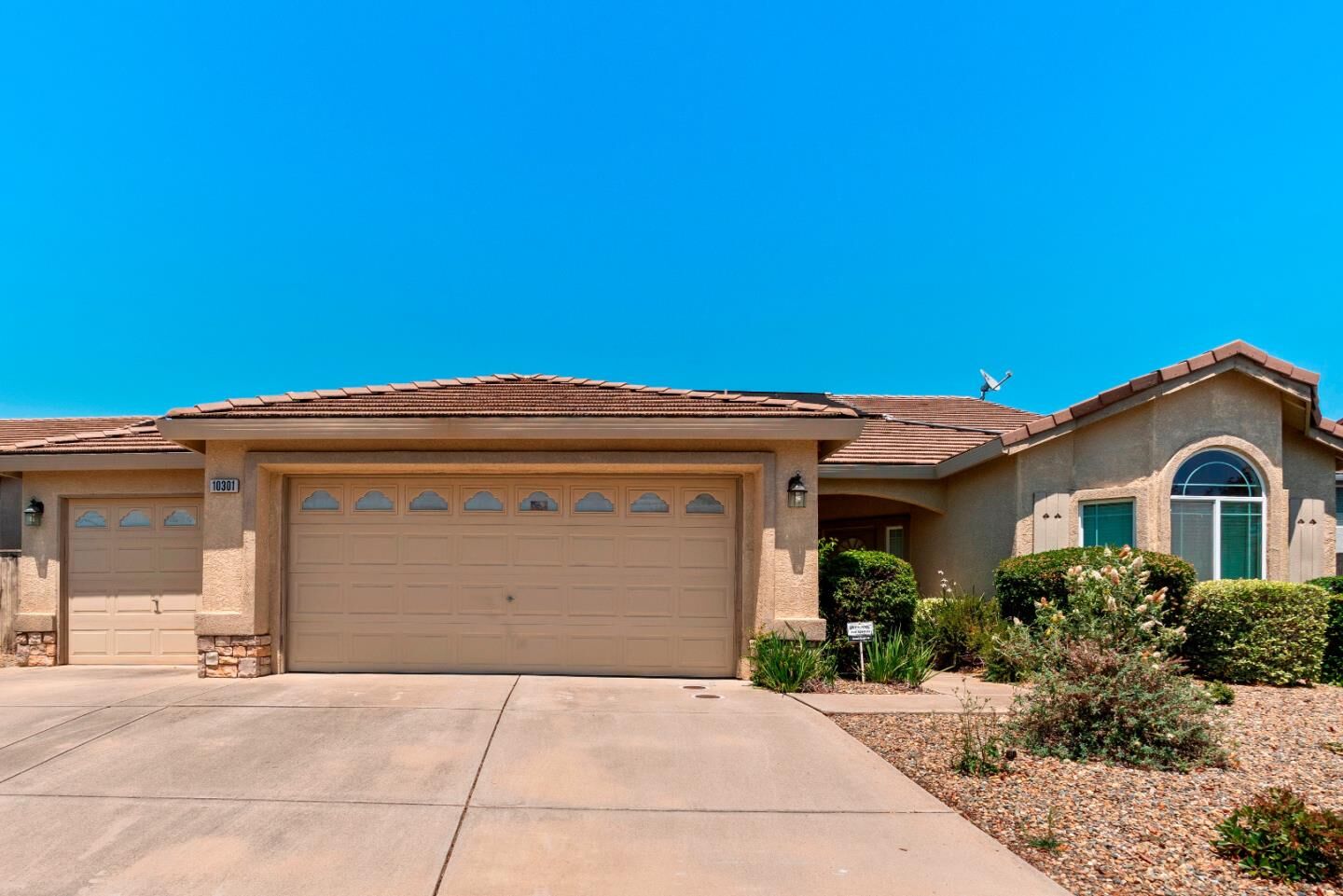 Property Photo: 10301 Izzy Way CA 95757