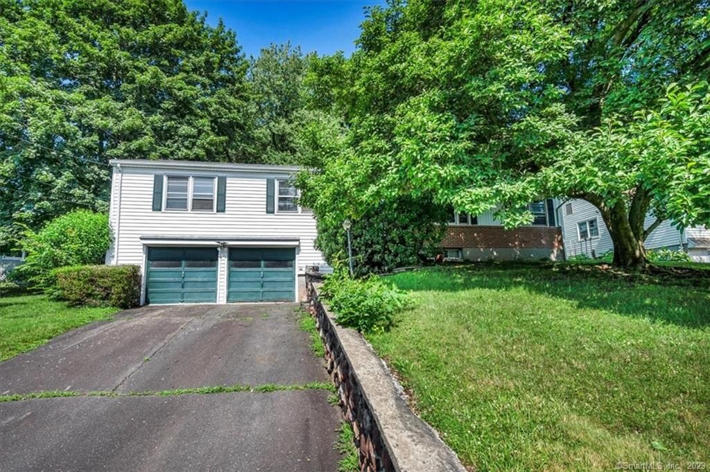 Property Photo:  30 Terrace Road  CT 06107 