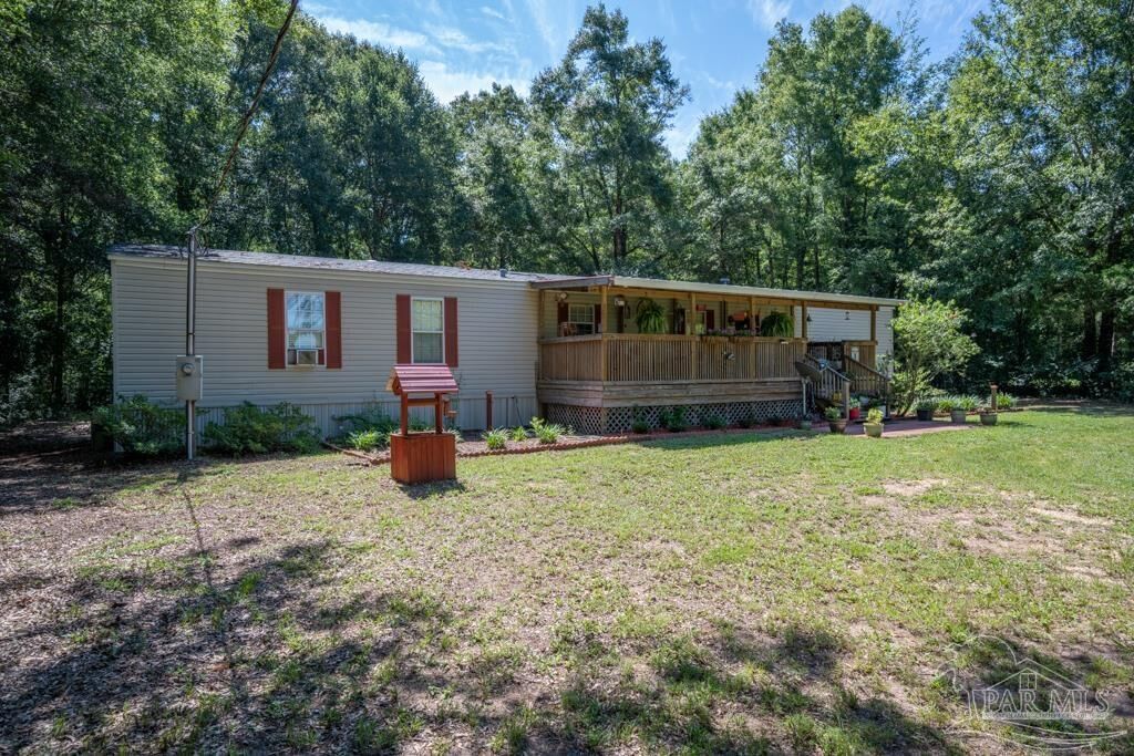 Property Photo: 7104 Wallace Dr FL 32571