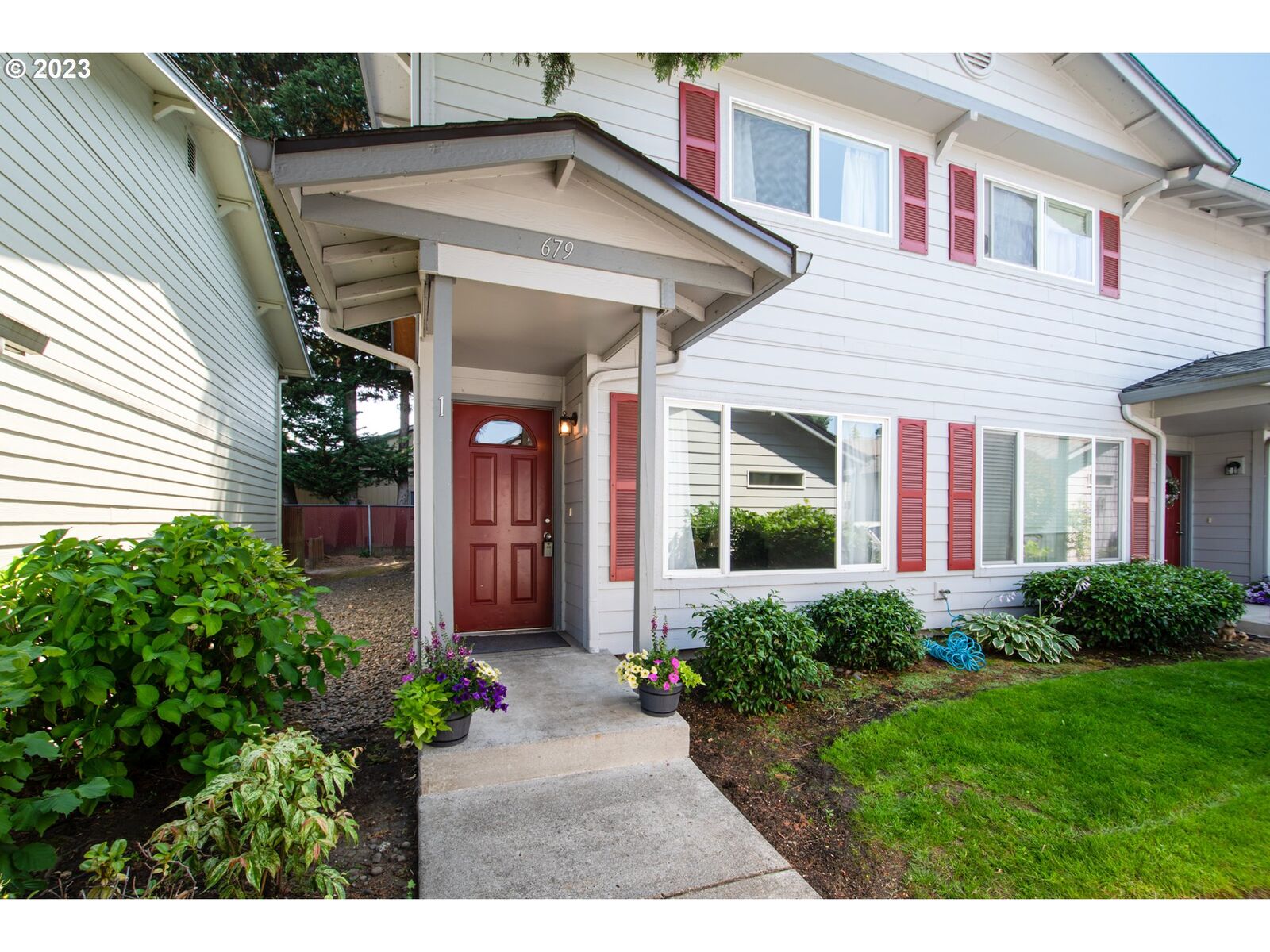 Property Photo:  679 32nd St 1  WA 98671 