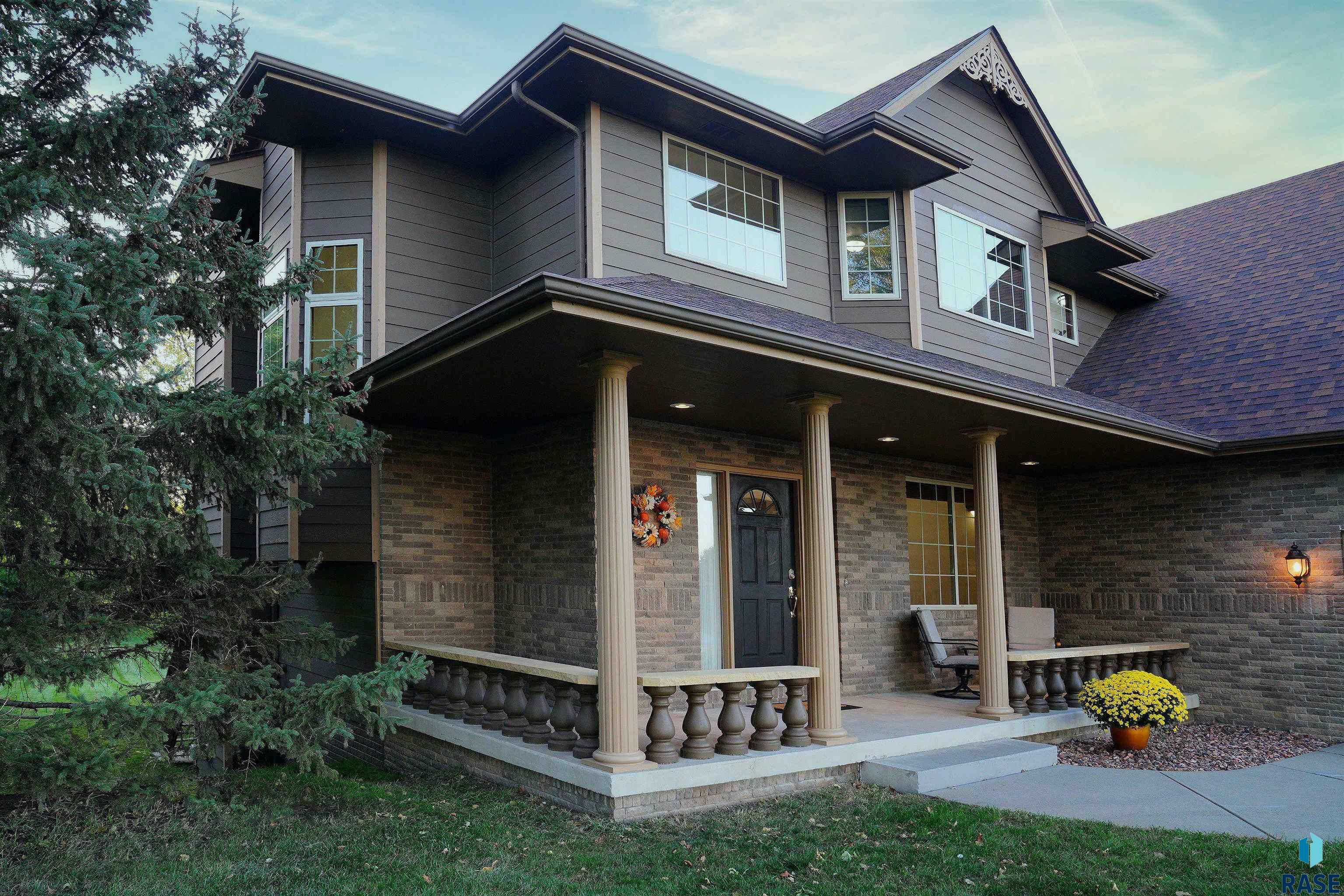 Property Photo: 1601 S Sierra Cir SD 57110