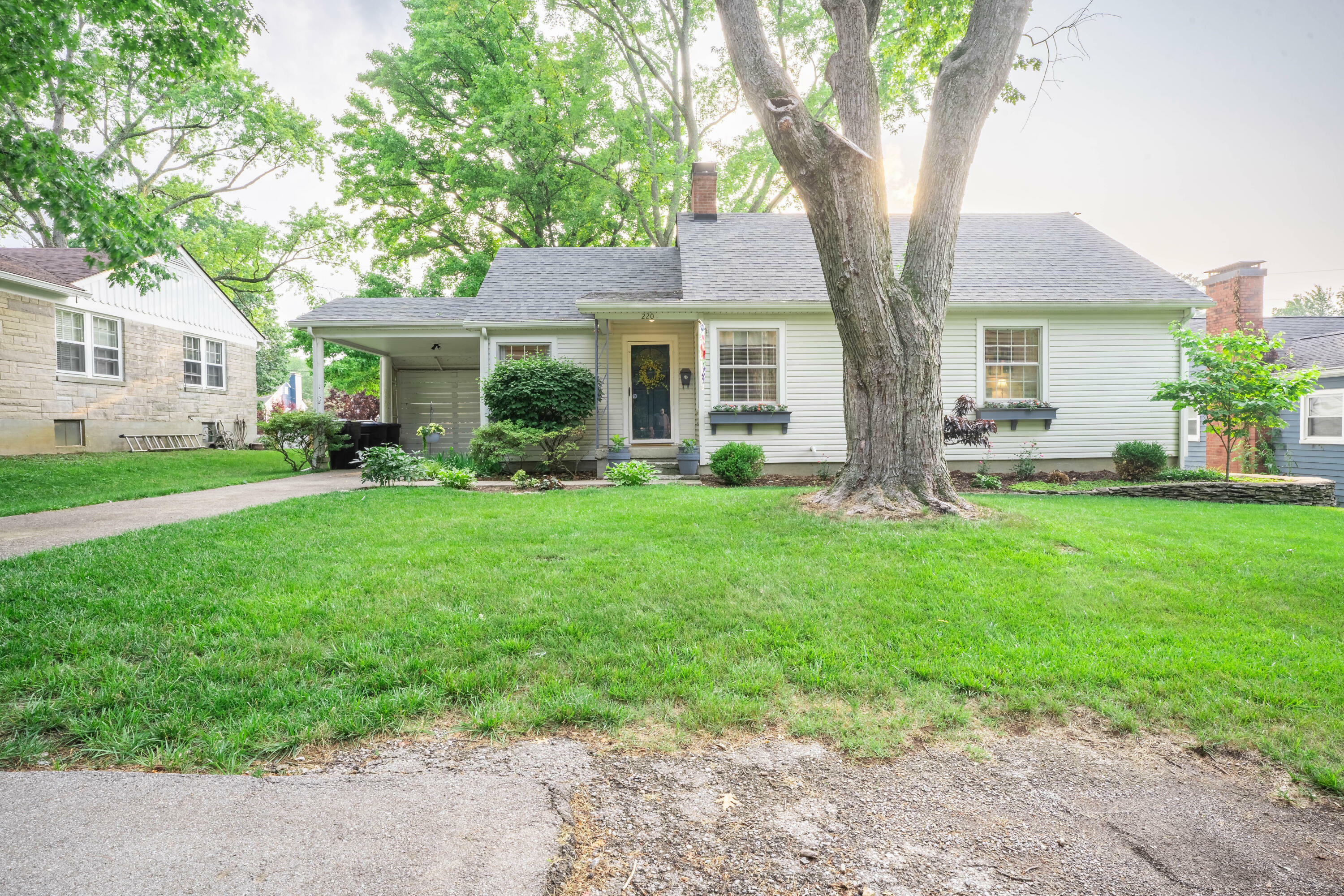 Property Photo:  220 Crestwood Drive  KY 40601 